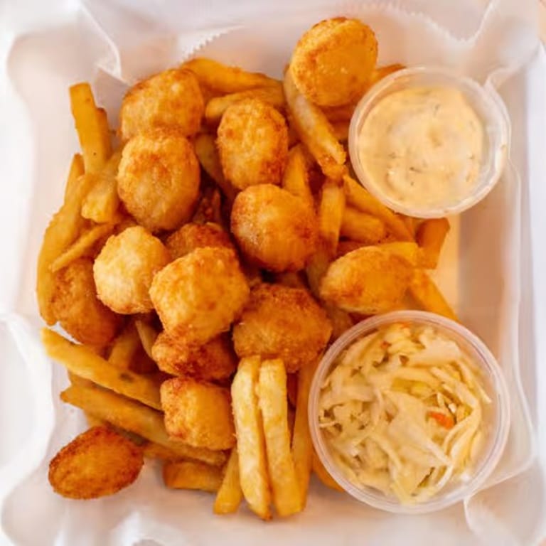 Delicious Dinner Options: Italian, Pizza, Seafood, Sandwiches
